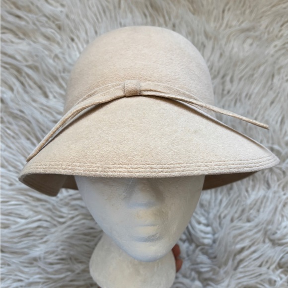 Bloomingdales Made in Italy Vintage Cream Bow Fascinator Cloche Felt Fedora Hat - Picture 1 of 7